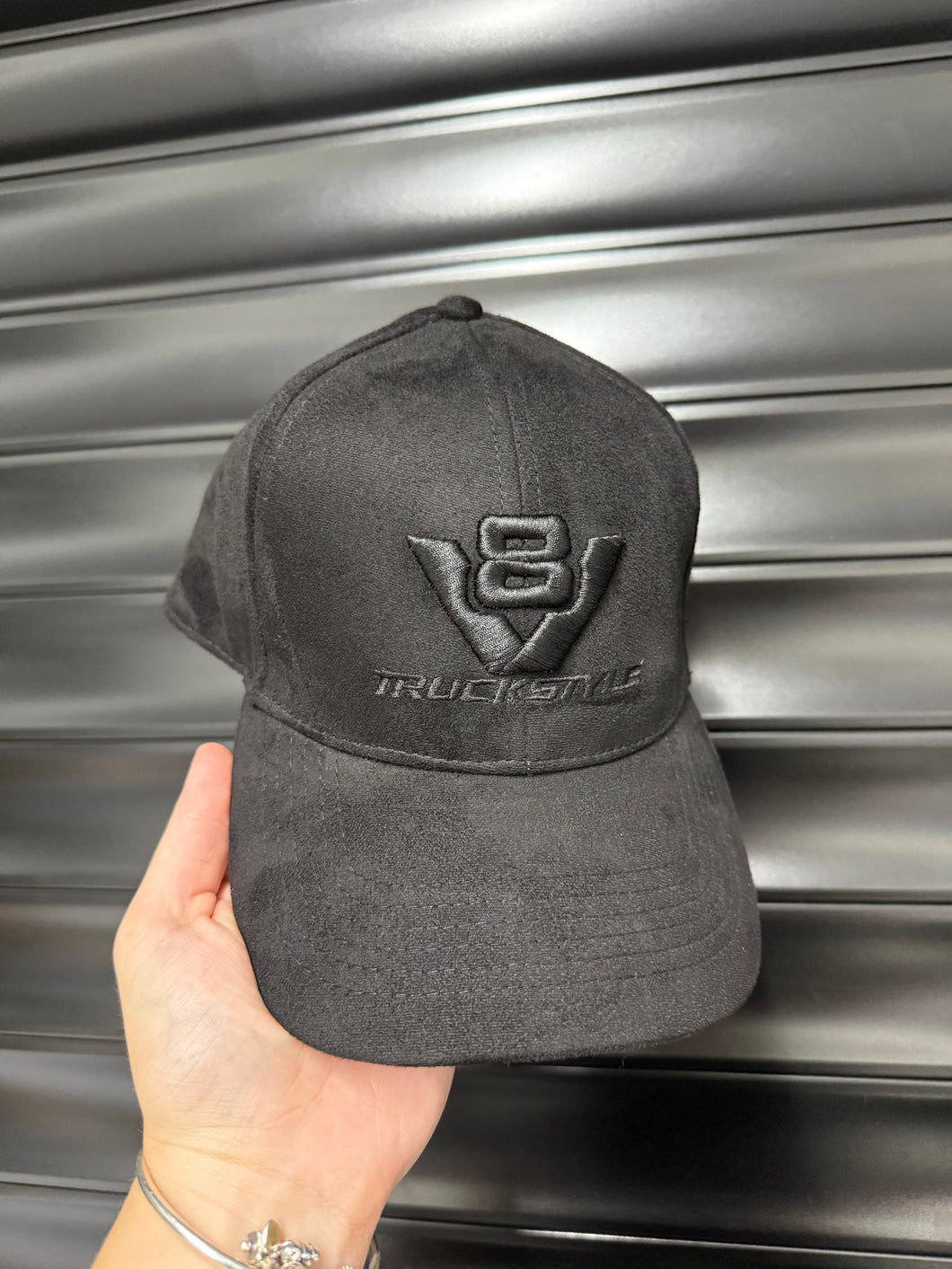 Truckstyle V8 Suede Black Cap