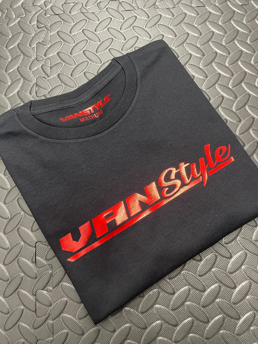 VanStyle Banner Tee Chrome Red