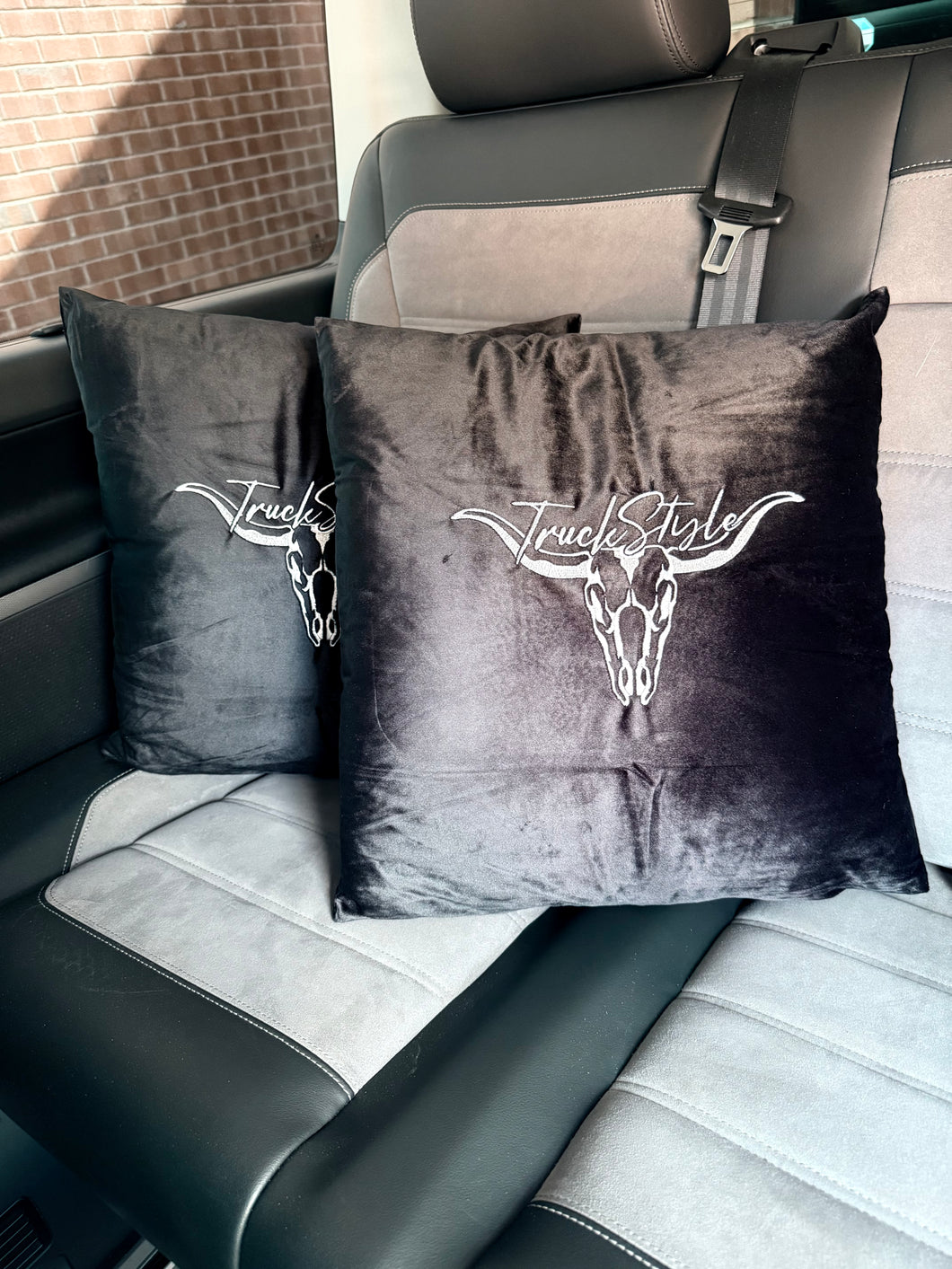 TruckStyle Skull Plush Pillow (x2)